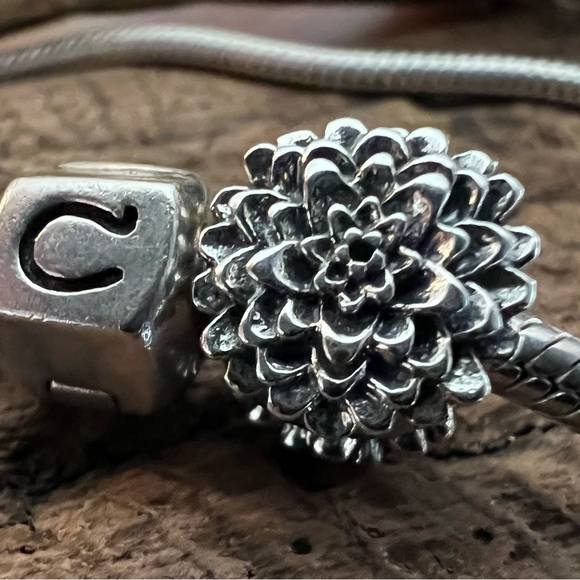 NEW Authentic CHAMILIA- August Dahlia Flower Silver 925 Charm Garden Birthday - Picture 6 of 7